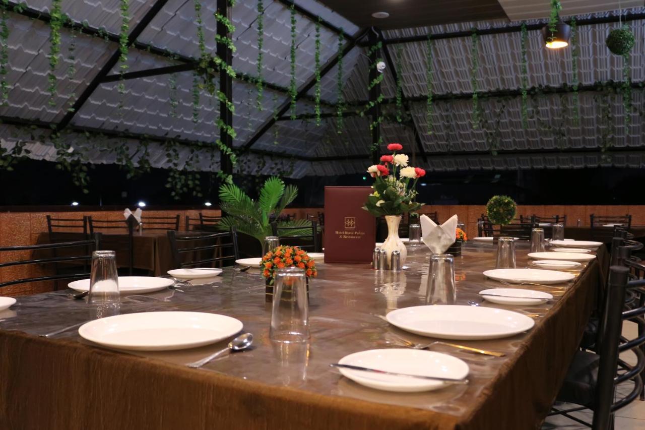 Hotel Shree Palace And Restaurant Ratlam Exterior photo